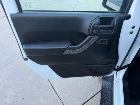Used 2018 Jeep Wrangler Unlimited Sport S AWD/4WD image 30