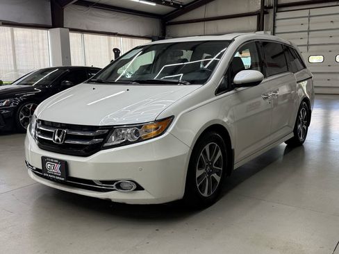 Used 2017 Honda Odyssey Touring image 5