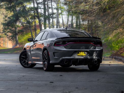 Used 2017 Dodge Charger R/T image 13