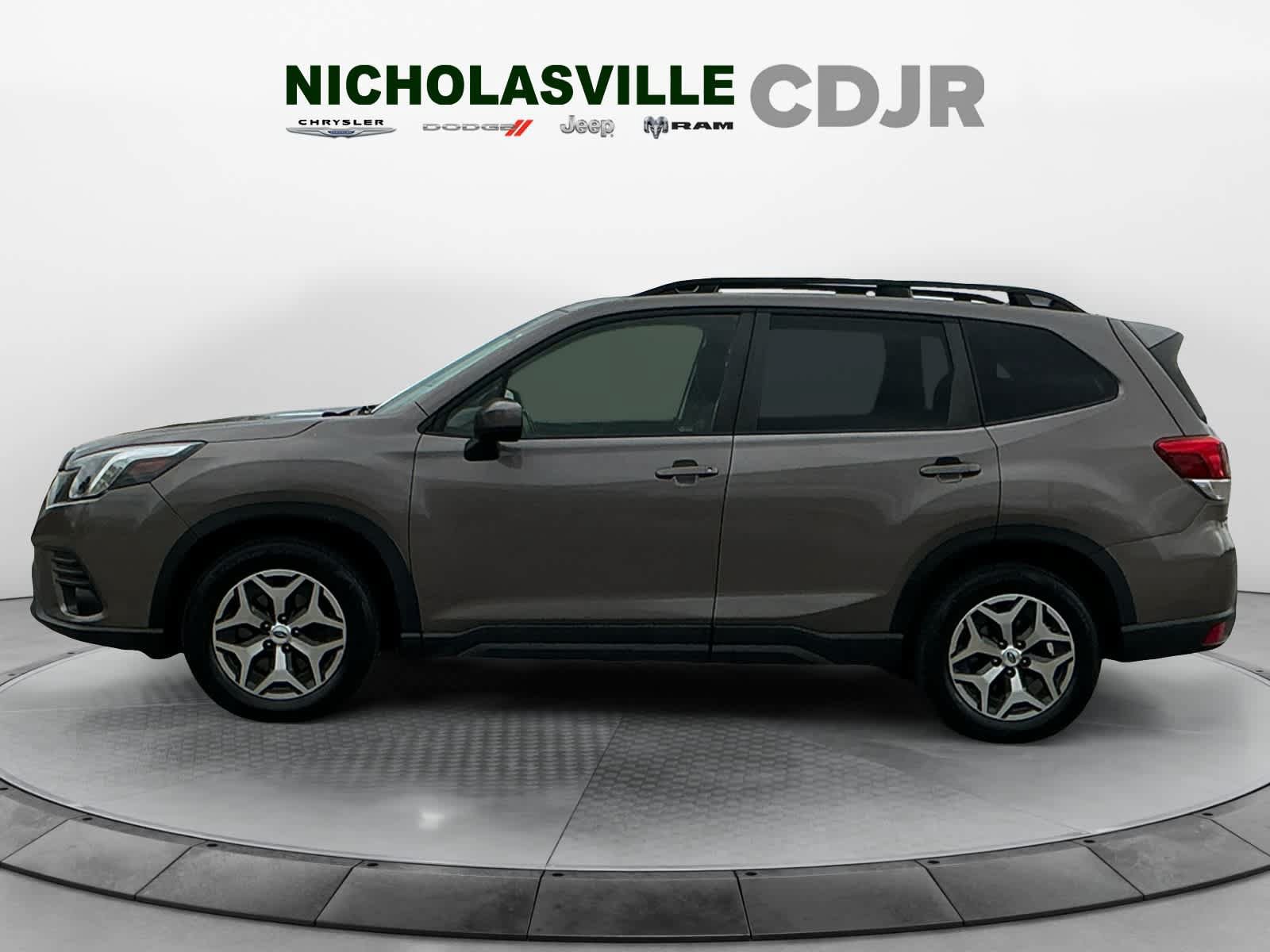 Used 2022 Subaru Forester Premium AWD/4WD image 2