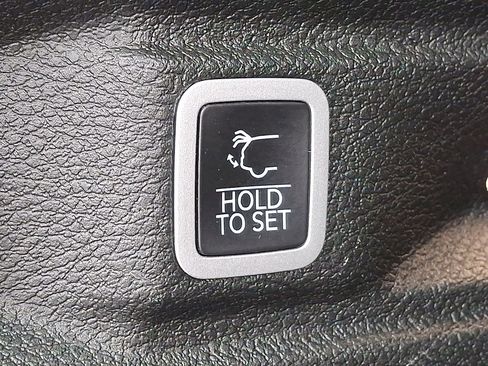 Used 2024 Jeep Grand Cherokee L Limited AWD/4WD image 26