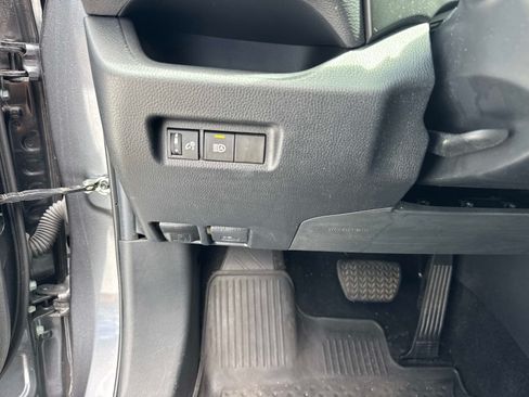 Used 2023 Toyota RAV4 LE AWD/4WD image 32
