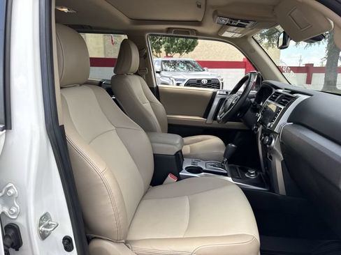 Used 2022 Toyota 4Runner SR5 Premium w/ Moonroof Package AWD/4WD image 31