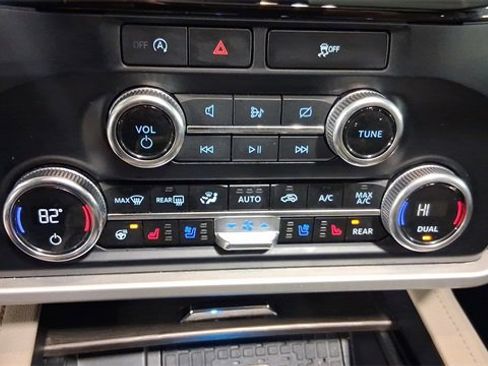 Used 2024 Ford Expedition Limited image 31