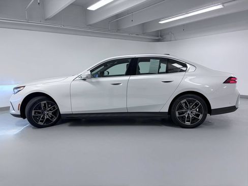 Used 2026 BMW 530i xDrive w/ Executive Package AWD/4WD image 4
