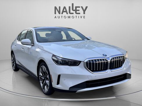 Used 2025 BMW i5 xDrive40 w/ Premium Package image 4