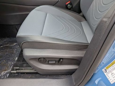 New 2026 Volkswagen Tiguan SE FWD image 20