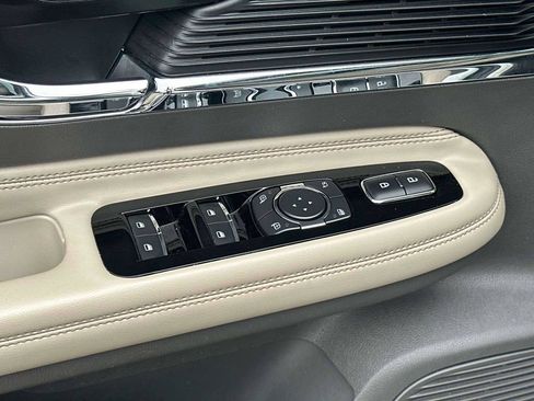 Used 2022 Lincoln Corsair AWD w/ Premium Package image 18