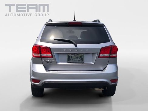 Used 2019 Dodge Journey SE w/ Connectivity Group FWD image 6