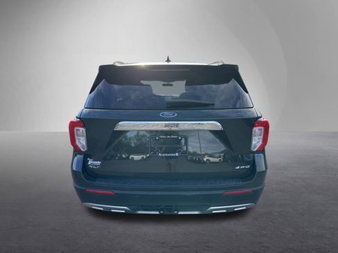 Used 2022 Ford Explorer XLT w/ Equipment Group 202A image 4