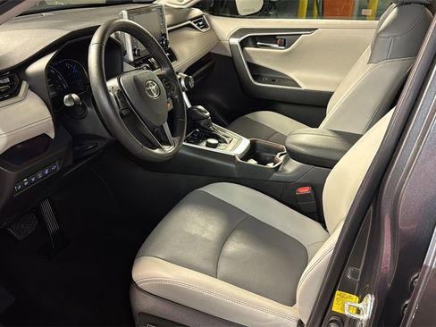 Used 2020 Toyota RAV4 Limited image 25