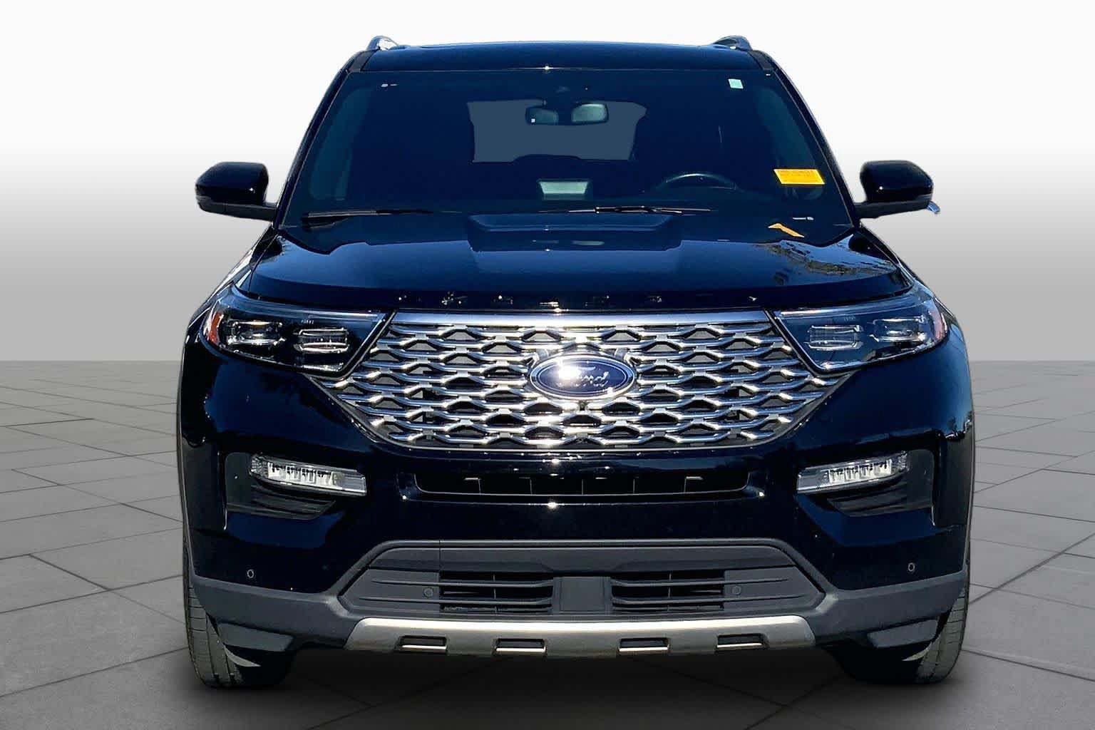 Used 2023 Ford Explorer Platinum w/ Technology Package AWD/4WD image 4