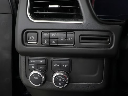 Used 2022 GMC Yukon SLT w/ SLT Luxury Package AWD/4WD image 19