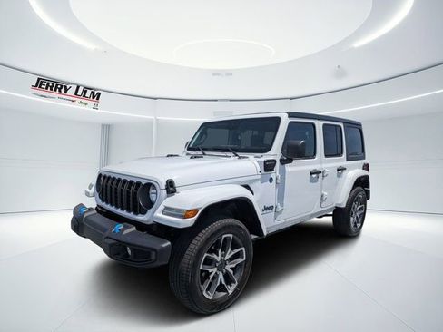Used 2024 Jeep Wrangler Unlimited AWD/4WD image 7