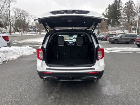 Used 2021 Ford Explorer XLT w/ Equipment Group 202A image 9