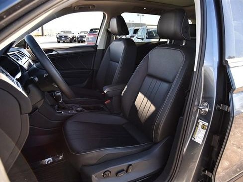 Certified 2022 Volkswagen Tiguan SE image 18