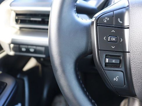 Used 2025 Toyota Prius LE image 18