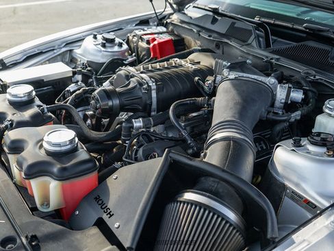 Used 2014 Ford Mustang GT Premium image 16