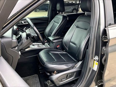 Used 2020 Ford Explorer XLT w/ Equipment Group 202A image 27