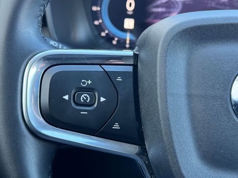 Used 2024 Volvo XC40 B5 Plus image 27