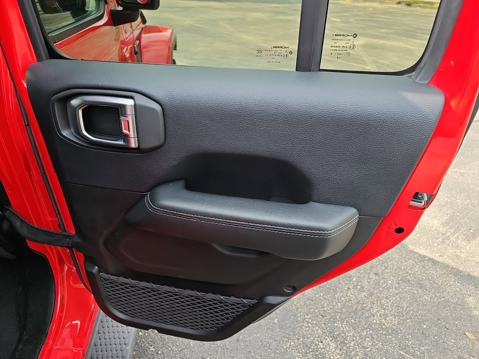 Used 2018 Jeep Wrangler Unlimited Sahara AWD/4WD image 16
