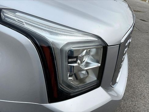 Used 2019 GMC Yukon XL SLT w/ Premium Edition image 32