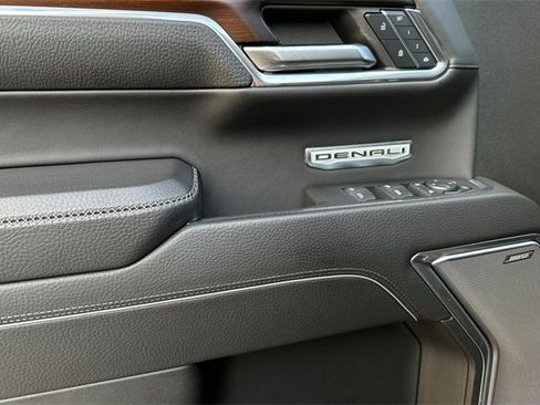 Used 2024 GMC Sierra 1500 Denali image 13
