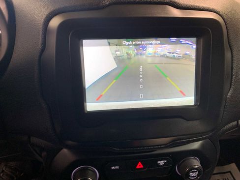 Used 2018 Jeep Renegade Altitude image 5