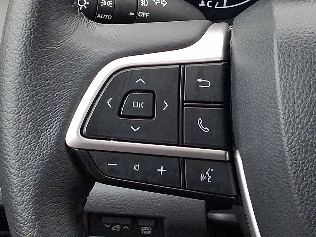Used 2024 Toyota Sienna XLE w/ XLE Plus Package AWD/4WD image 23