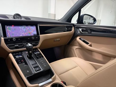 Certified 2023 Porsche Macan AWD/4WD image 15