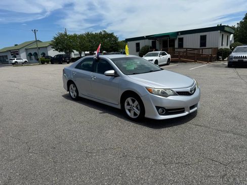 Used 2012 Toyota Camry SE FWD image 2