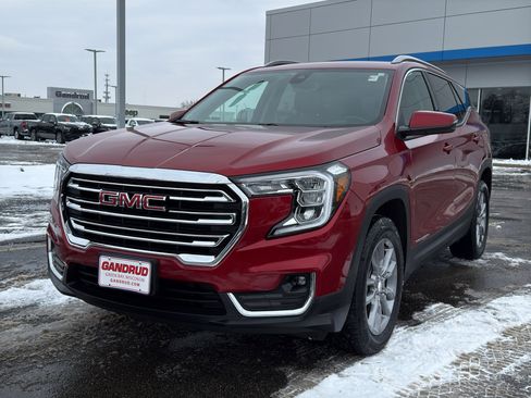 Certified 2024 GMC Terrain SLT image 2