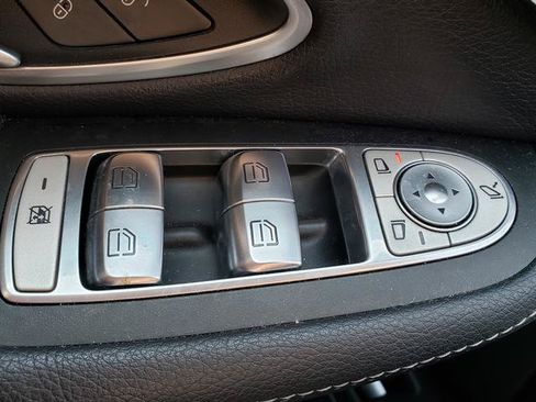 Used 2015 Mercedes-Benz C 300 4MATIC Sedan image 24