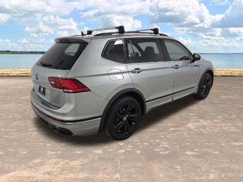Used 2023 Volkswagen Tiguan SE R-Line FWD image 4