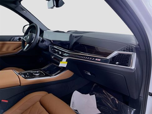 New 2026 BMW X5 xDrive50e w/ M Sport Package image 32
