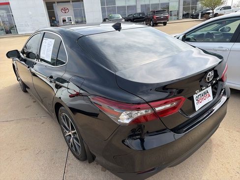Used 2022 Toyota Camry XLE image 8