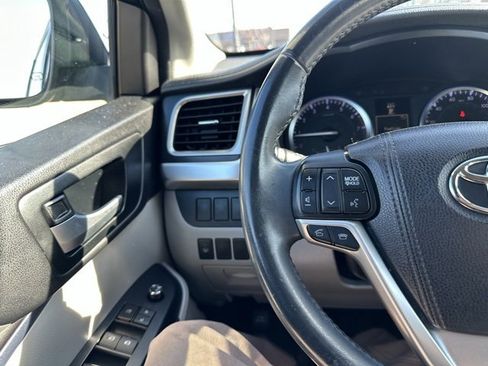 Used 2016 Toyota Highlander XLE image 39