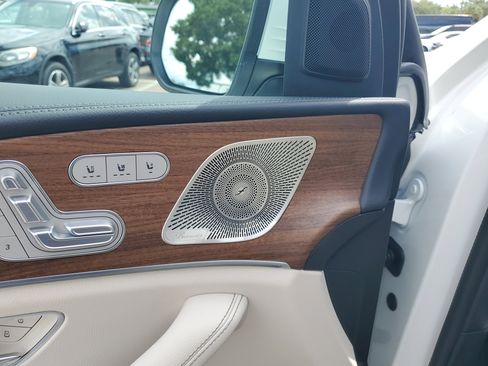 New 2026 Mercedes-Benz GLS 580 4MATIC image 21