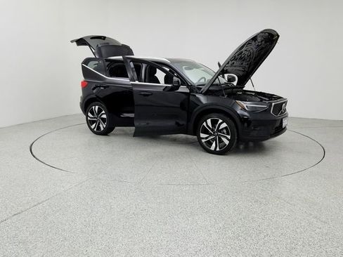 Certified 2023 Volvo XC40 B5 Ultimate w/ Protection Package Premier image 10