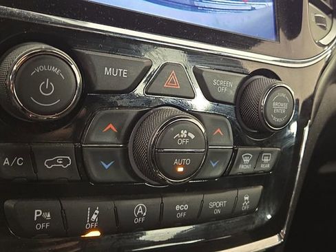 Used 2022 Jeep Grand Cherokee Laredo X image 20