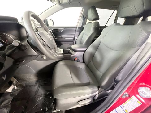 Used 2022 Toyota RAV4 LE image 16