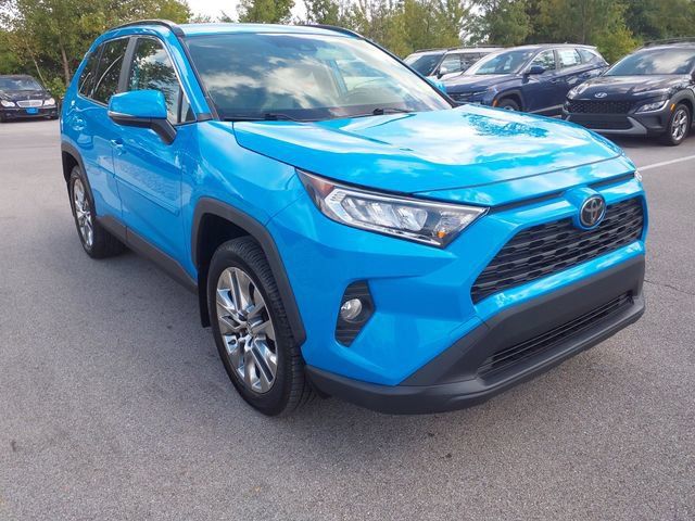 Used 2019 Toyota RAV4 XLE Premium w/ Cold Weather Package AWD/4WD image 3