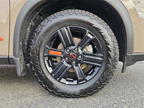 Certified 2025 Nissan Rogue SV image 9