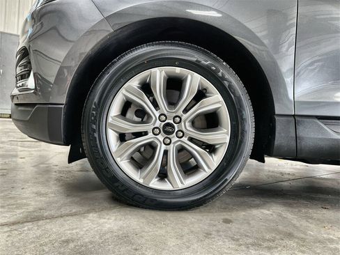 Used 2024 Ford Edge Titanium image 11