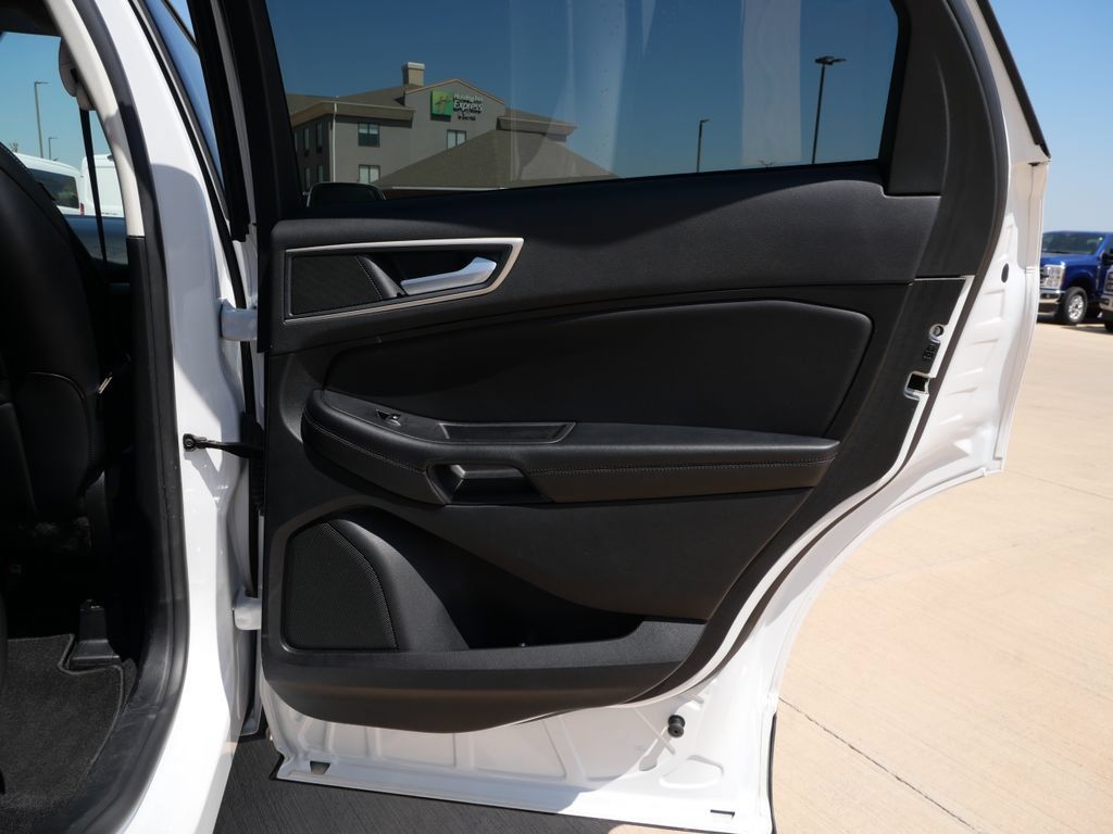 Used 2024 Ford Edge SEL AWD/4WD image 12