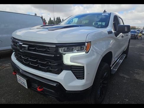 Used 2024 Chevrolet Silverado 1500 LT Trail Boss w/ LT Trail Boss Premium Package AWD/4WD image 3
