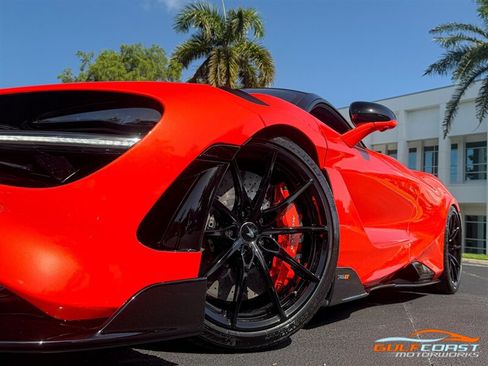 Used 2021 McLaren 765LT RWD image 12