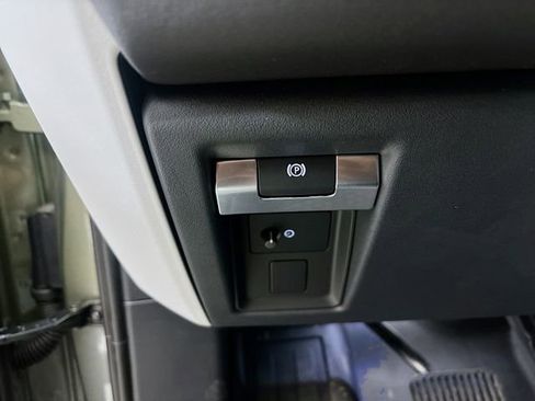 Used 2025 Land Rover Defender 110 S image 32