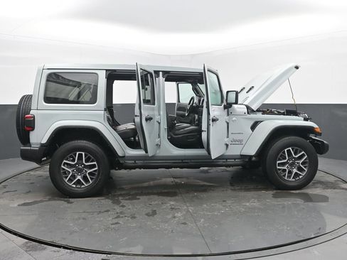 Used 2024 Jeep Wrangler Sahara image 56