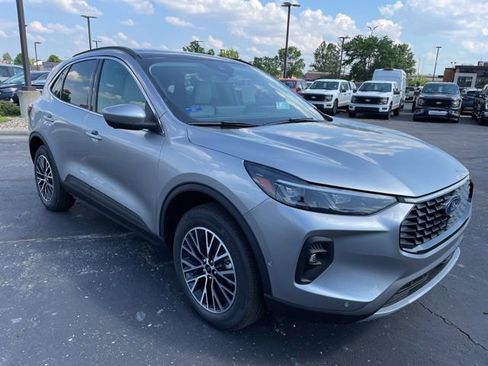 Certified 2024 Ford Escape SE w/ PHEV Premium Package image 7